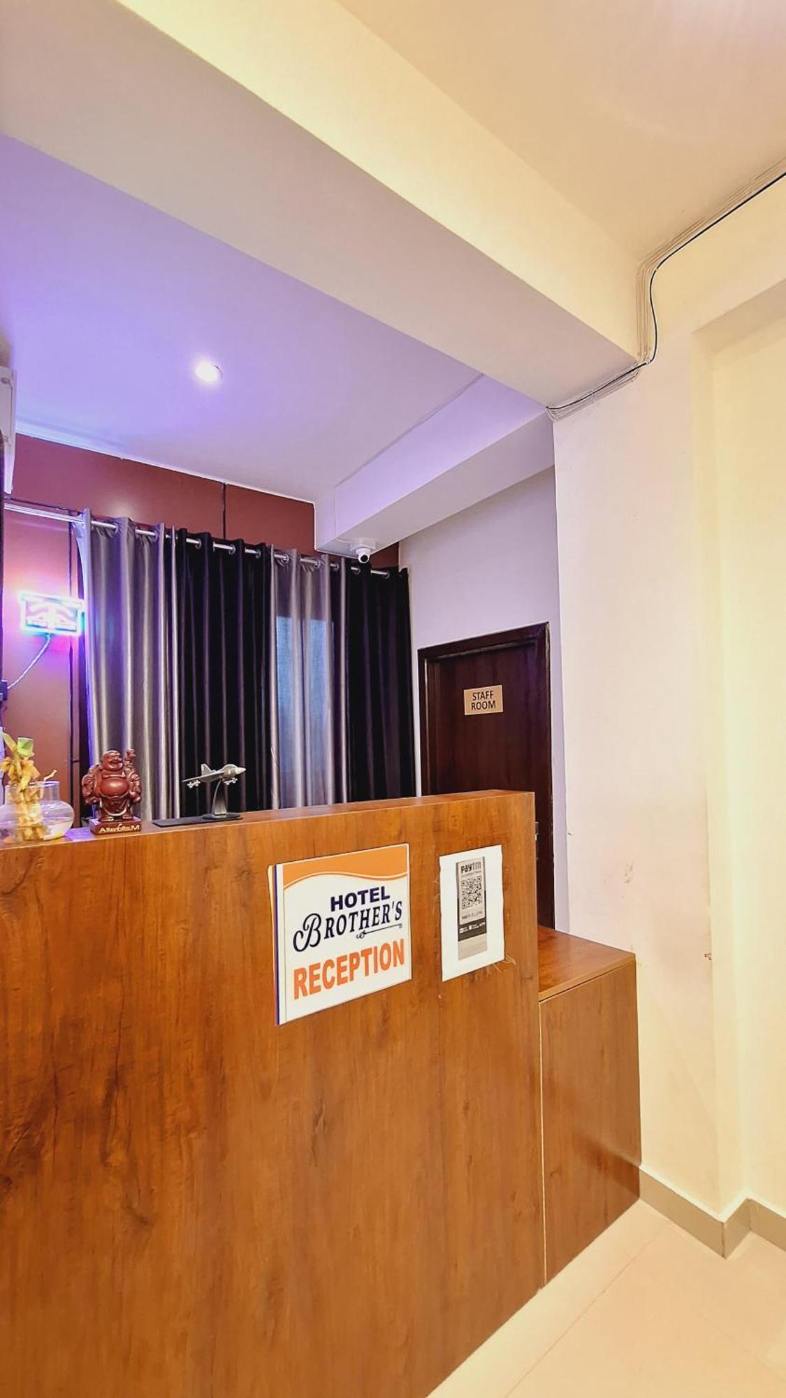 Hotel Brothers Agra  Exterior photo