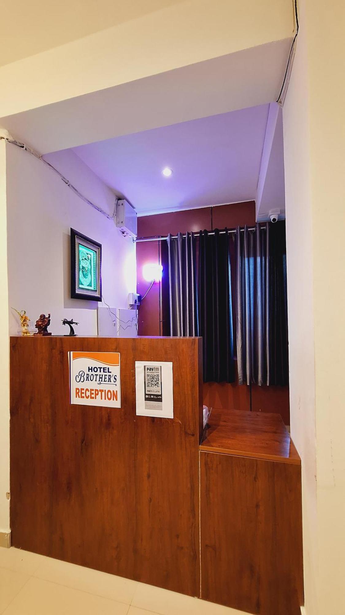 Hotel Brothers Agra  Exterior photo