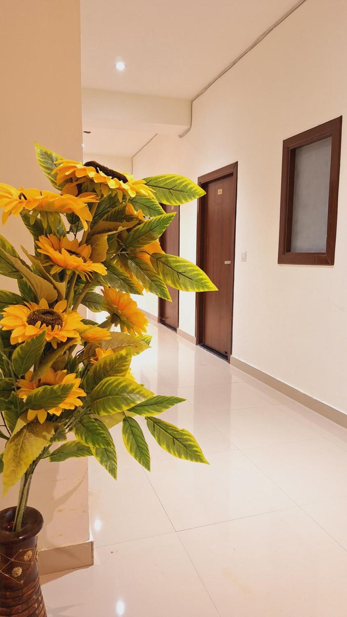 Hotel Brothers Agra  Exterior photo